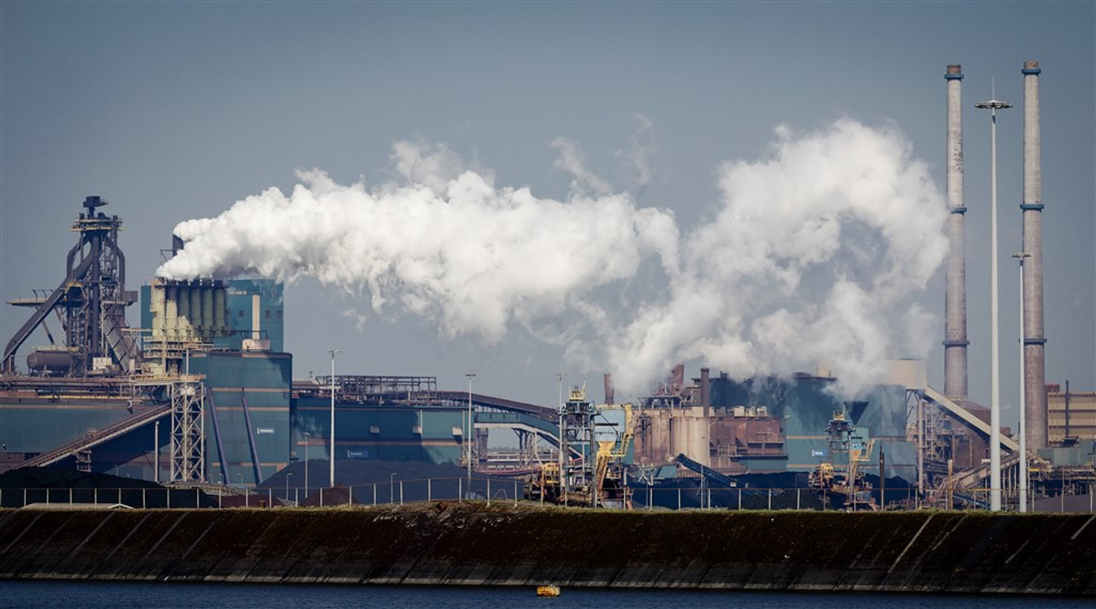 IJMUIDEN 28-04-2020, Aerial photos energiecentrales, Tata Steel in IJmuiden.  Tata Steel Europe, staalproductie, hoogwaardig staal, industriële  werkgever. Industrie, hoogovens (Photo by Pro Shots/Sipa USA Stock Photo -  Alamy