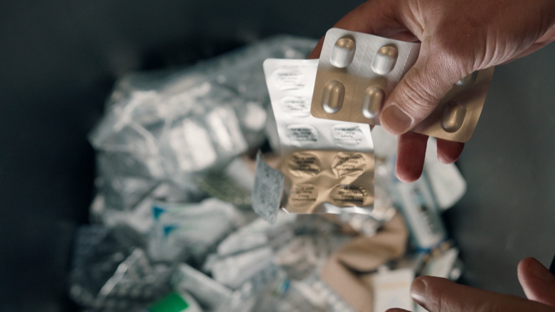 Lekken in medicijnketen; zwaar verslavende pijnstillers volop verhandeld op zwarte markt