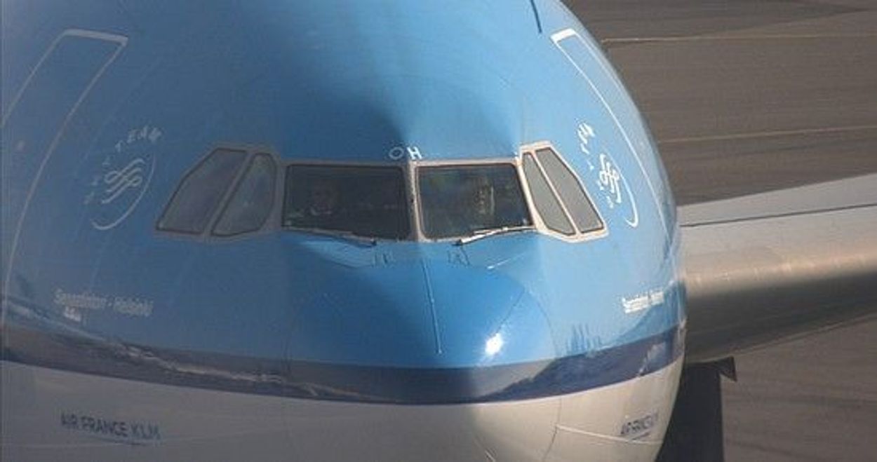 ZEMBLA Onthult: Zwijgcontract Voor KLM-piloot Over Giftige Lucht ...