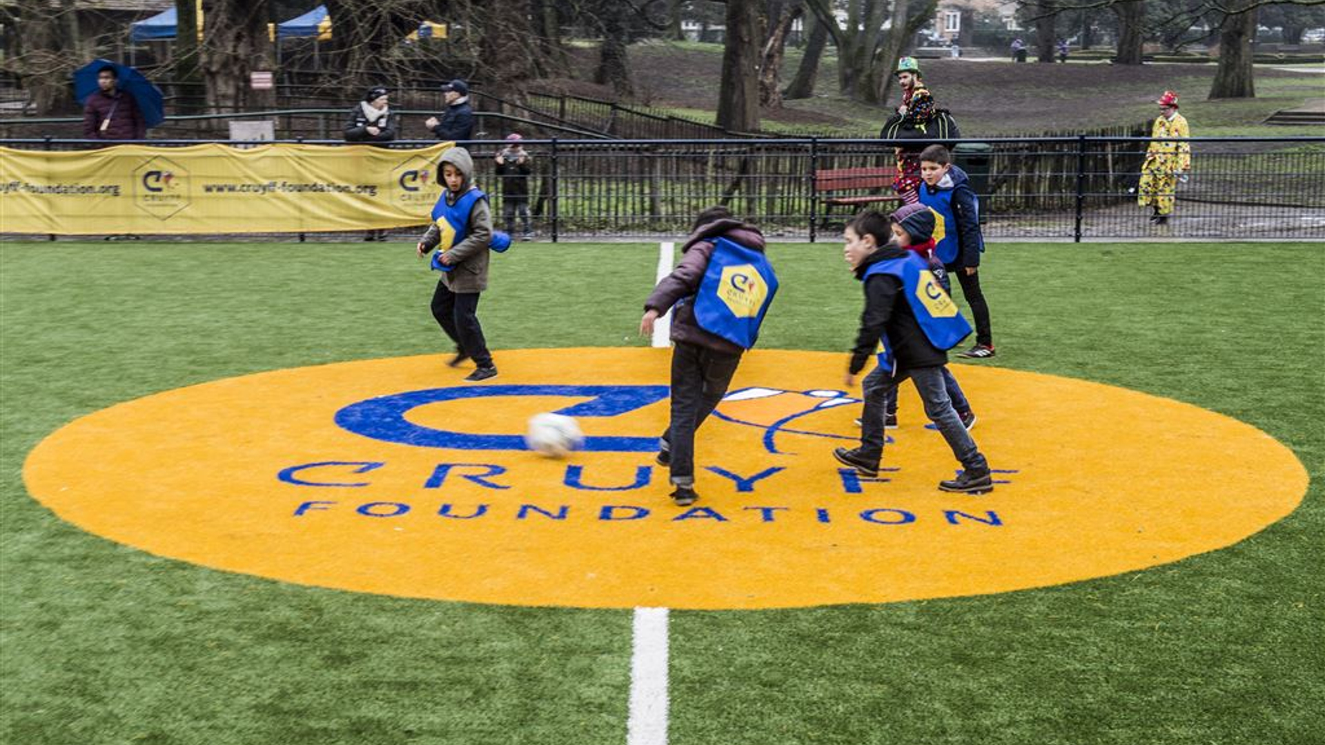 Cruyff courts