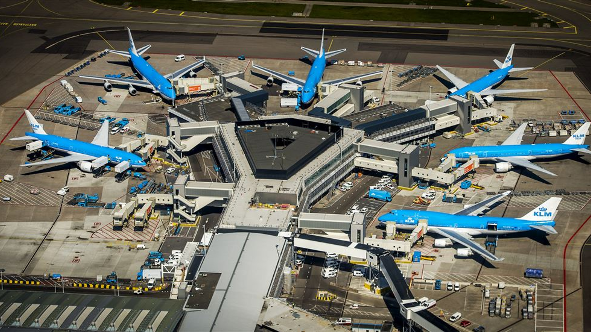 Schiphol van boven ANP