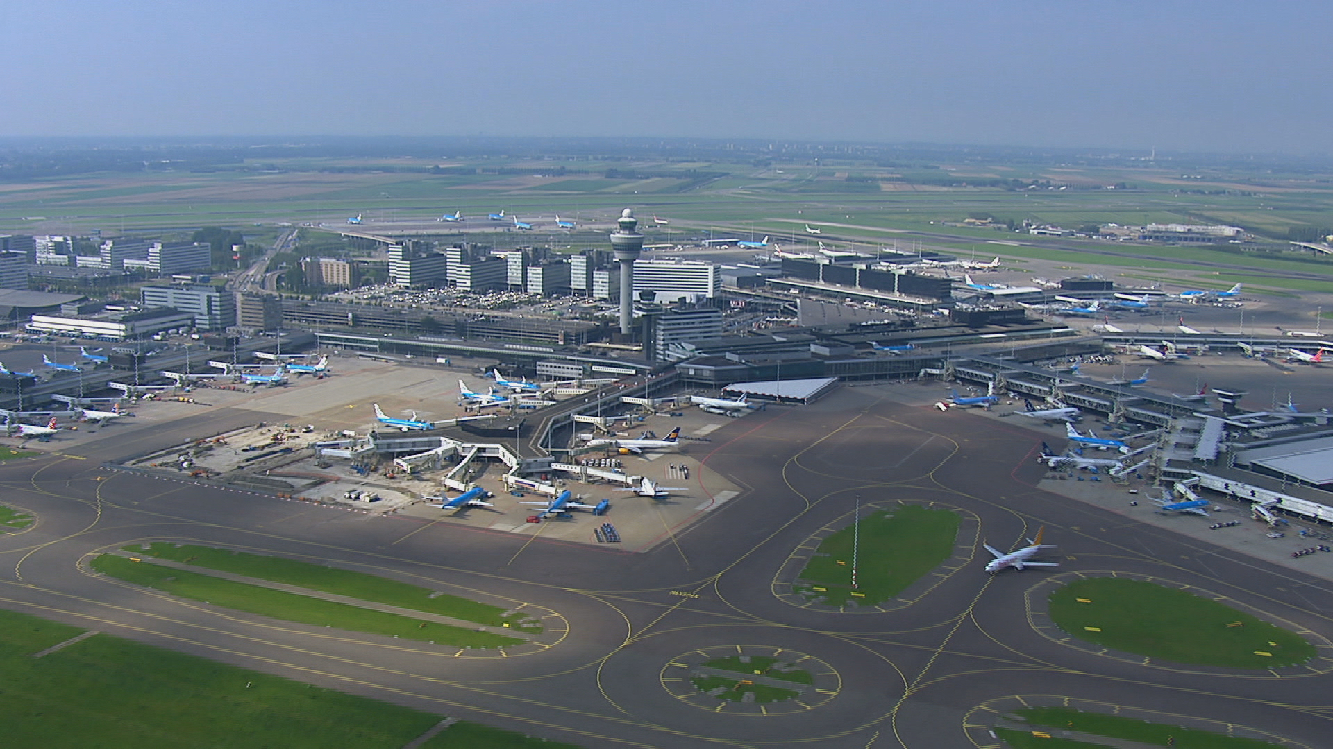 Geen vuiltje aan de lucht, schiphol