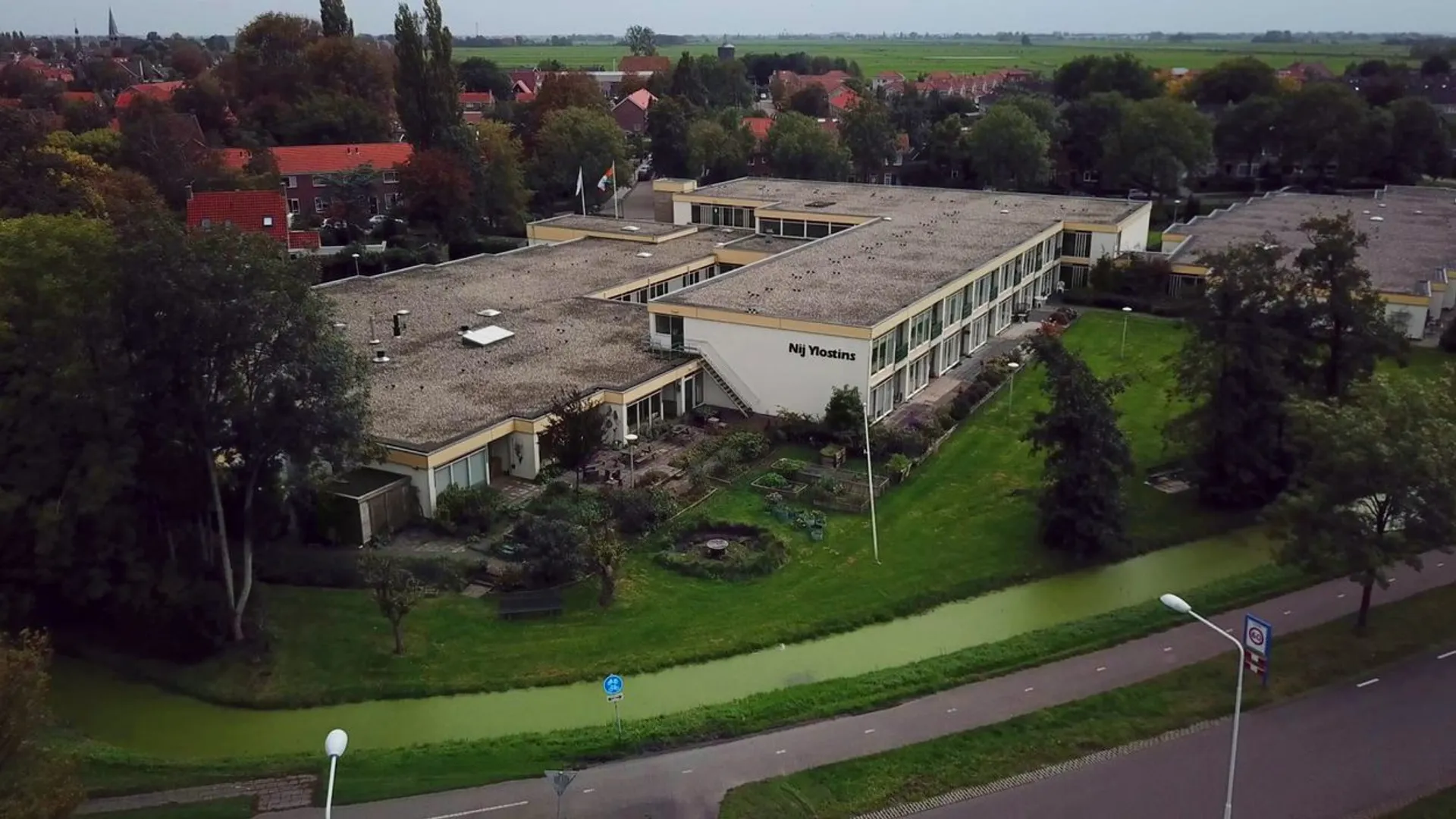 Woonvoorziening Nij Ylostins in IJlst geen monument en mag alsnog gesloopt worden - Zembla
