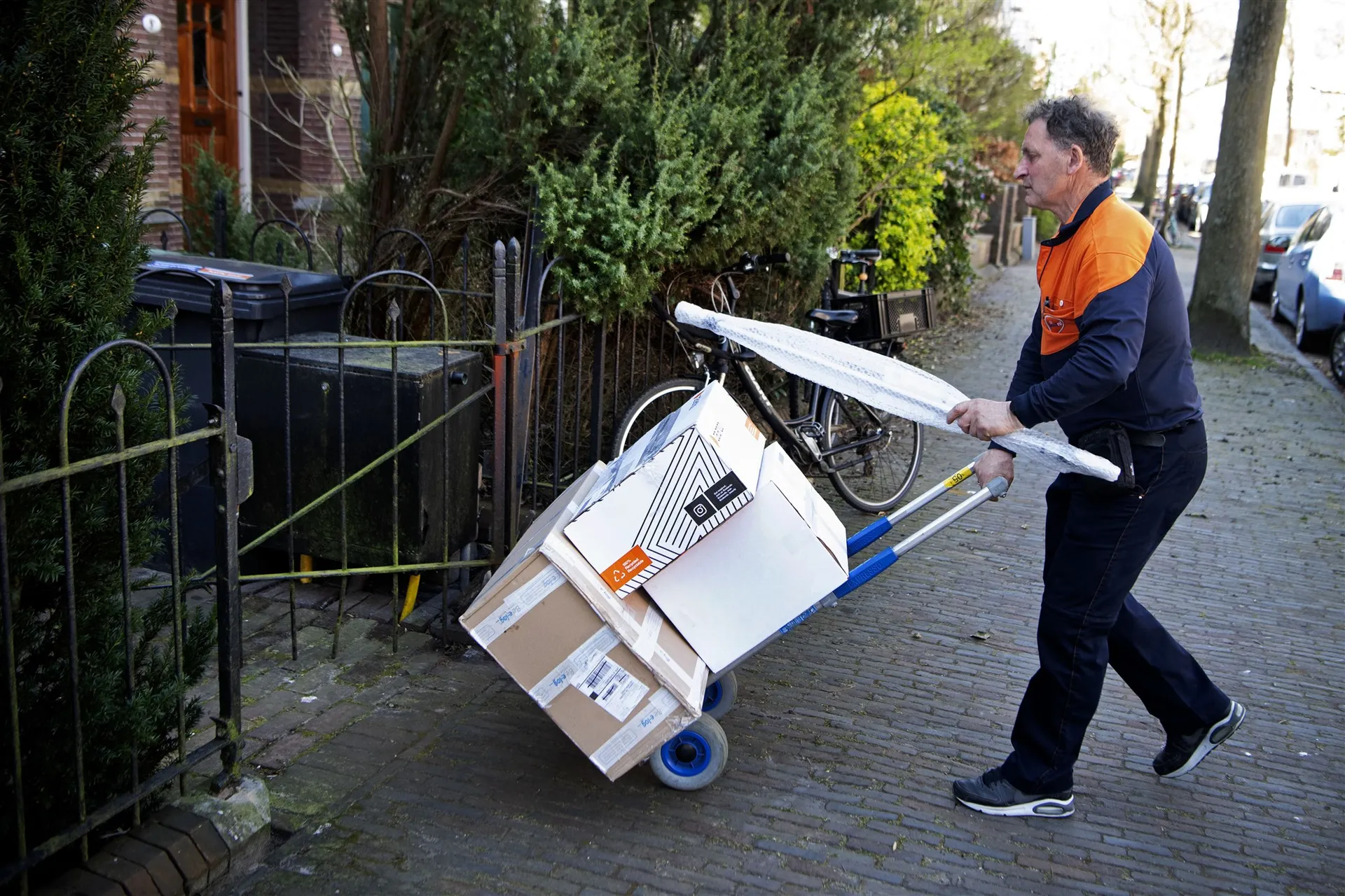 Afbeelding van Pakketbezorgers slepen PostNL voor de rechter: ‘Stukje menselijkheid is ver te zoeken’