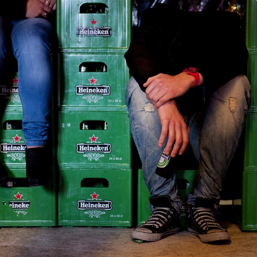 ‘Ouders laten hun minderjarige kinderen alcohol drinken’