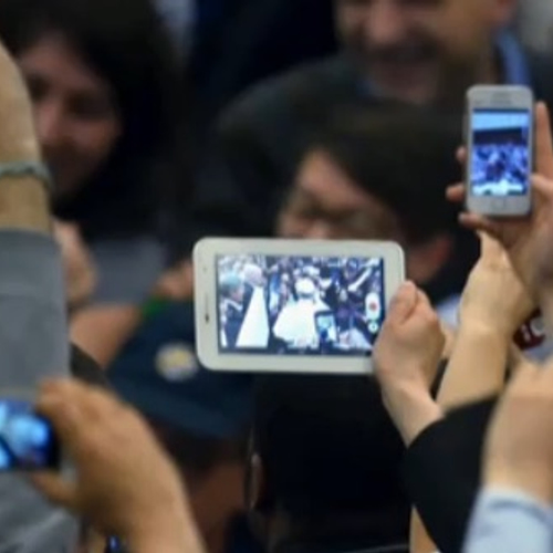 Verslaving aan de mobiele telefoon lijkt op drugsverslaving