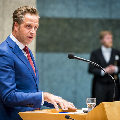 Minister de Jonge erkent boodschap van manifest ‘Geef ouderen hun stem terug’