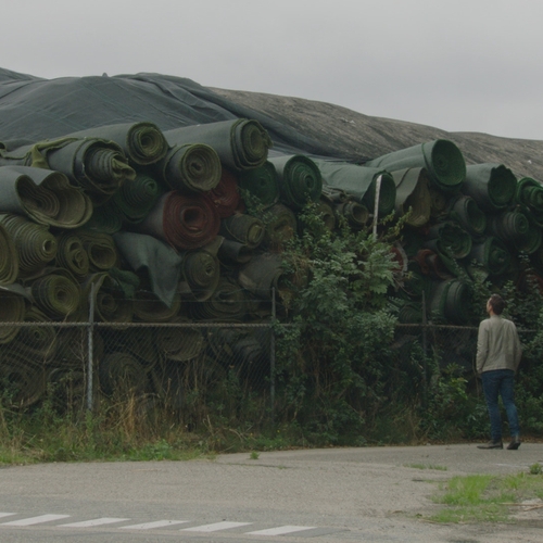 Kunstgrasberg op terrein van TUF Recycling binnen een jaar opgeruimd