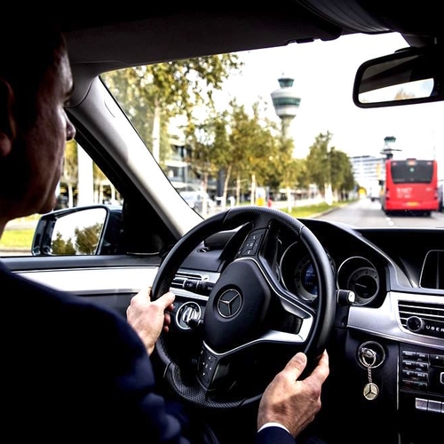 Uber: 'Minimumleeftijd chauffeurs omhoog'