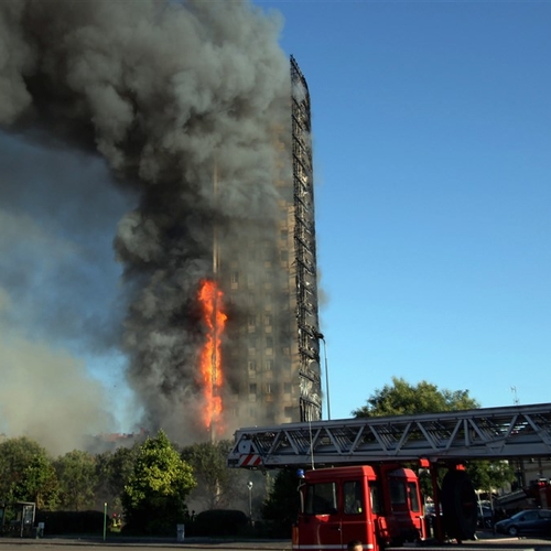 Afbeelding van ‘Vlammenzee torenflat Milaan doet denken aan ramp Grenfell Tower’