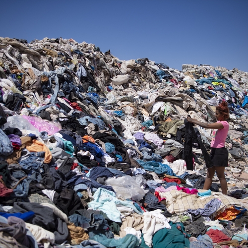 Oplossing voor enorme Europese afvalberg met fast fashion?